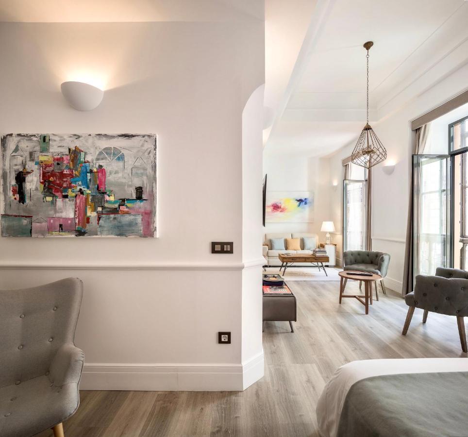 סביליה Puerta Catedral Holiday Suites מראה חיצוני תמונה